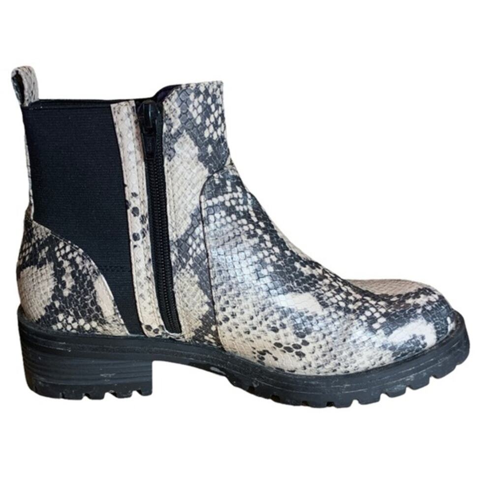 Universal threads shoes black and‎ white ankle booties size 7.5 reptile print - Picture 3 of 8